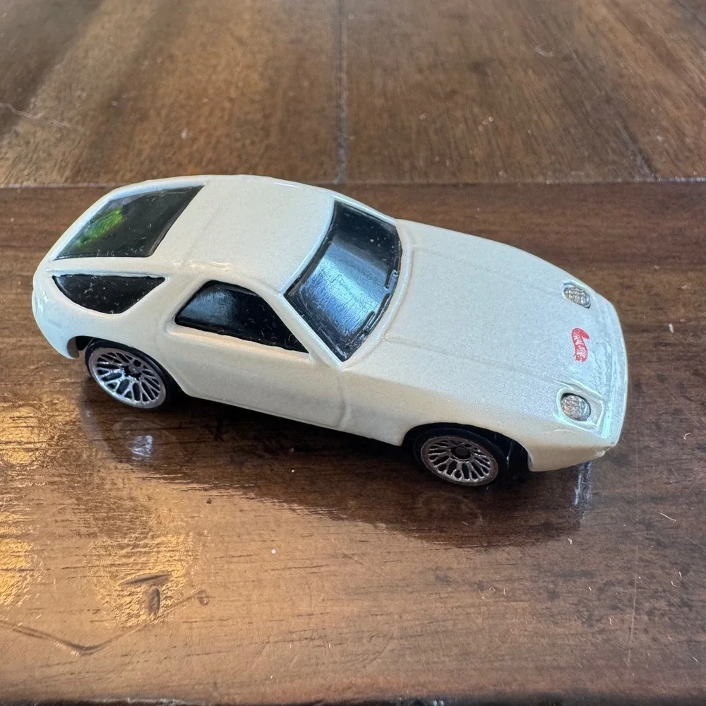 Hot Wheels Porsche 928 Pearl White 1978 Mattel Diecast Car Malaysia